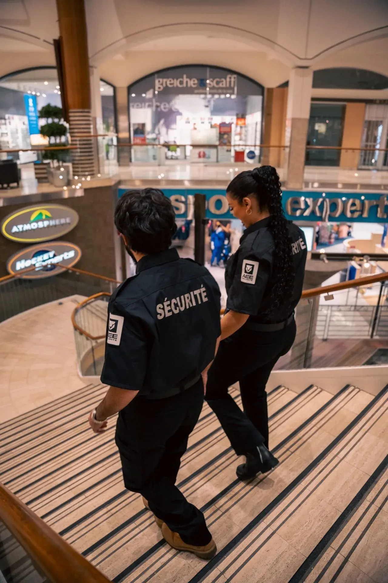 AEE Security agents in shopping center